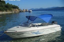 Motorový člun Bayliner Capri